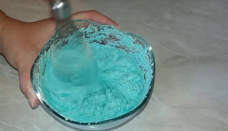 Aggiungi colorante per fare la torta.