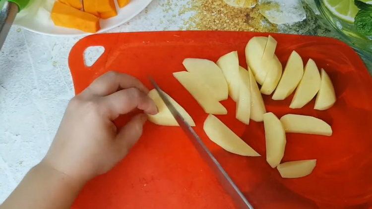 Friggere le patate per cucinare