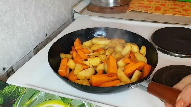 Mescola gli ingredienti per cucinare.