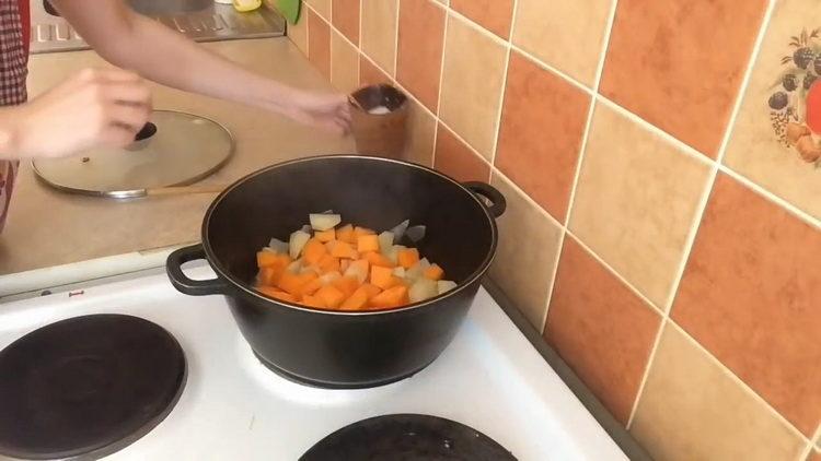 Aggiungi la zucca per cucinare