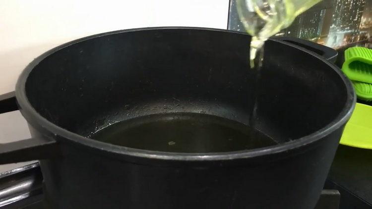 Scaldare l'olio per cucinare