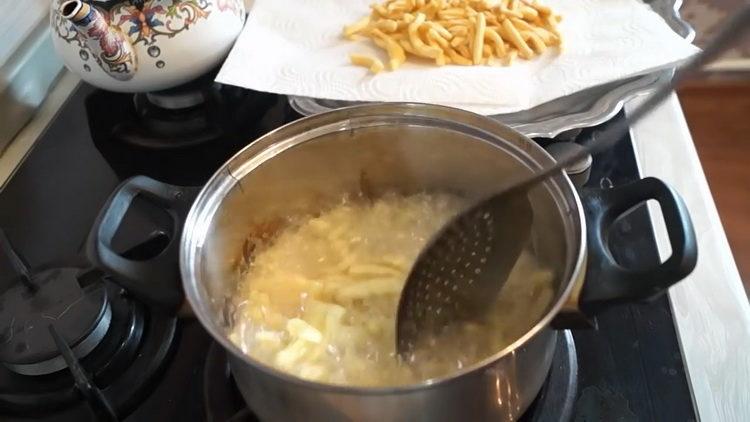 Metti l'impasto su un tovagliolo per cucinare