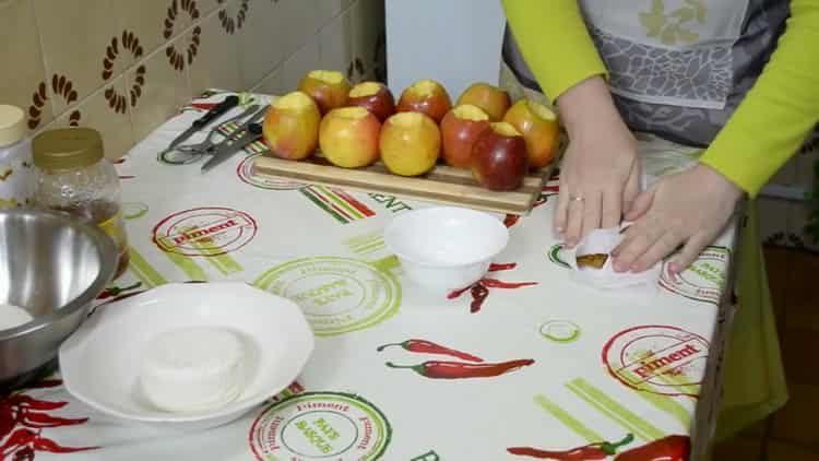 Prepara gli ingredienti per cucinare.