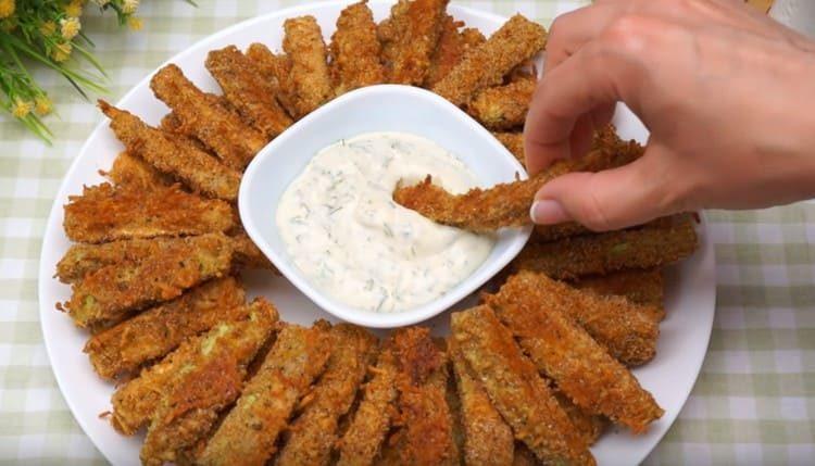 Ecco uno spuntino così veloce che può essere fatto con le zucchine.