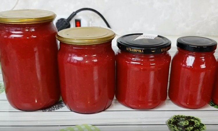 Tale marmellata di ribes non richiede ebollizione, ma allo stesso tempo è ben conservata.