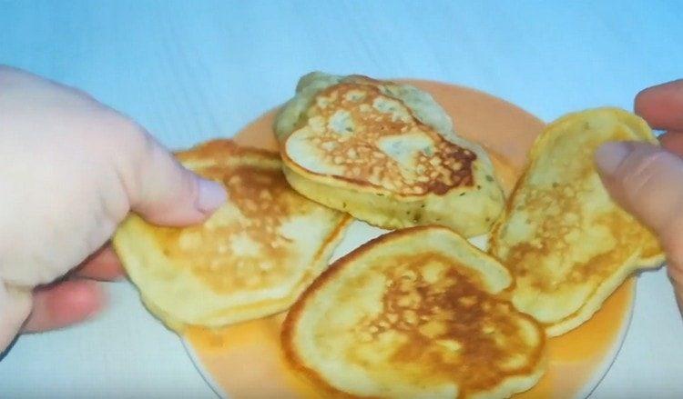 i pancake sull'acqua non sono peggiori di quelli cotti su kefir.