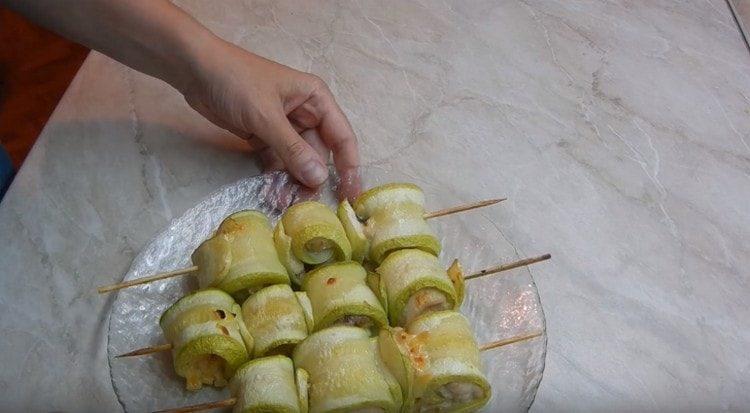 Cuocere i panini nel forno.