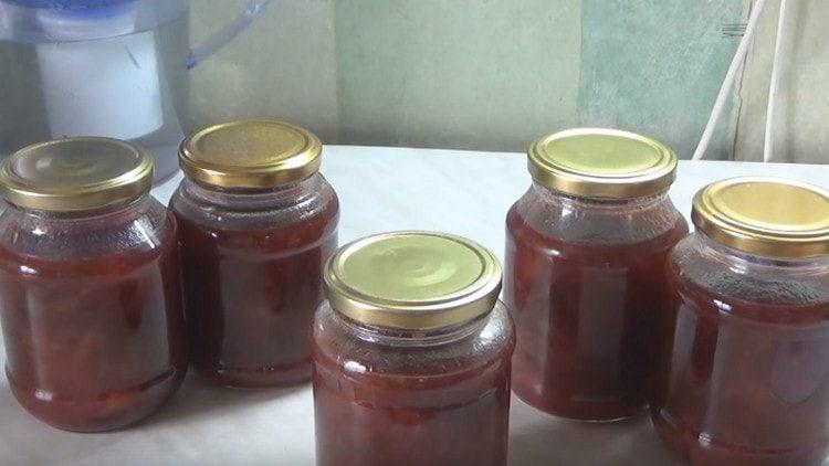 Ecco una semplice ricetta di marmellata di prugne senza semi.