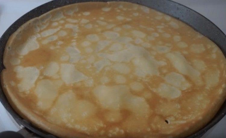 Gira il pancake dall'altra parte.