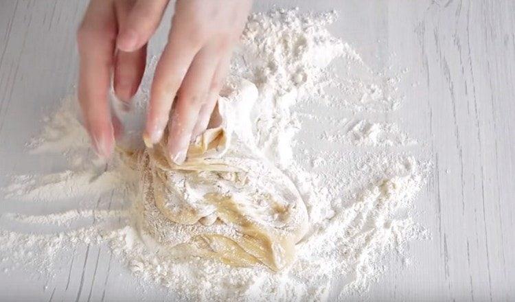 Impastare la pasta con le mani