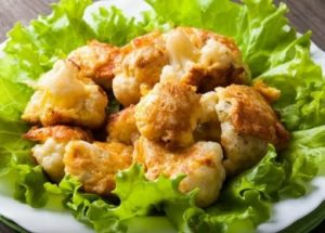 delizioso e tenero cavolfiore fritto in padella: cuocere secondo la ricetta con una foto.