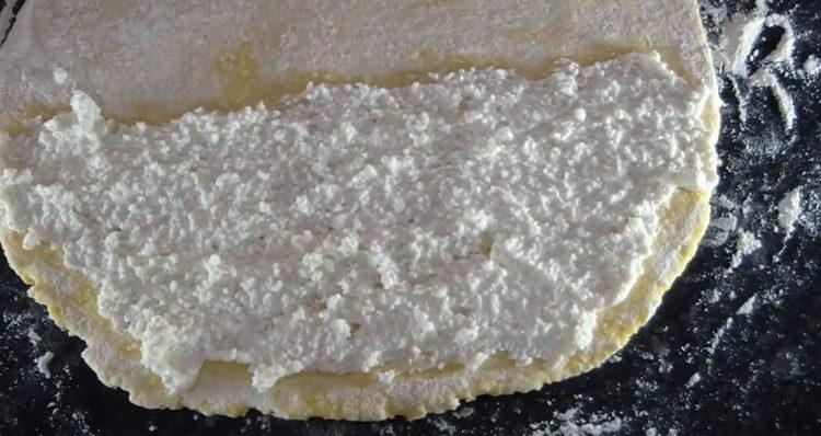 mettere la ricotta sull'impasto