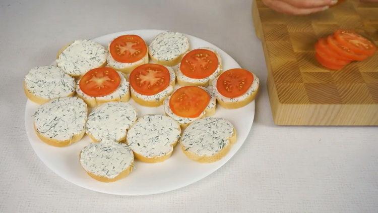 metti i pomodori sul pane