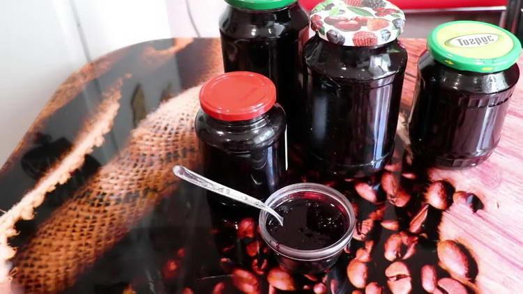 marmellata di ribes nero