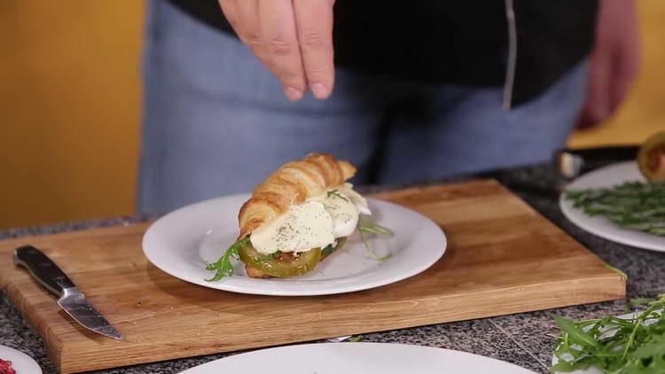 Cospargere con semi di papavero croissant