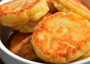 come cucinare succose frittelle di ricotta in padella