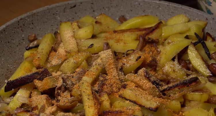 aggiungi l'aglio alle patate