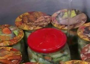 Zucchine deliziose come i funghi per l'inverno