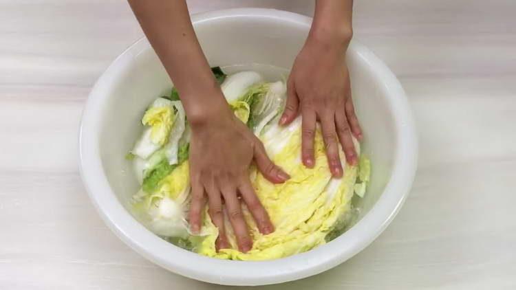 mettere il cavolo in acqua salata