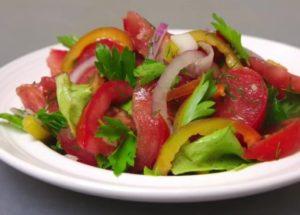 cucinare una tenera insalata di verdure