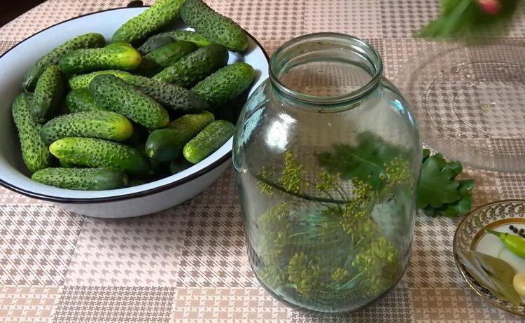 Cucinare i cetrioli per l'inverno croccante