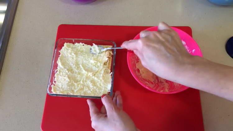 mescolare il formaggio con la maionese