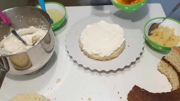 ungere la torta con la panna