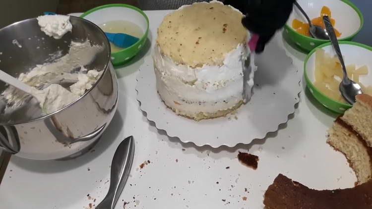 ungere la torta con la panna