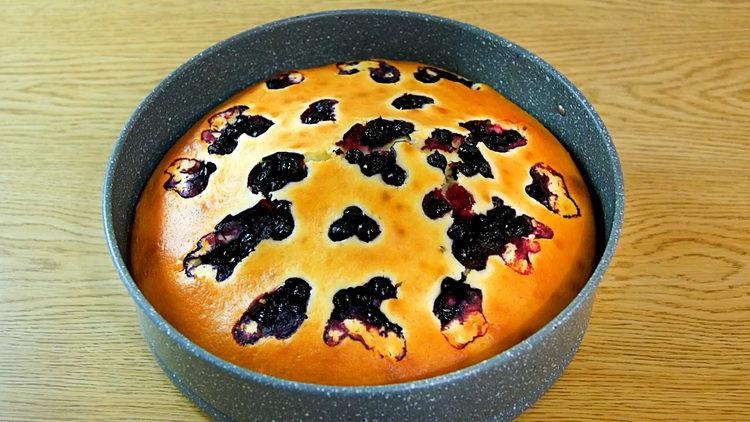 la torta di ribes è pronta