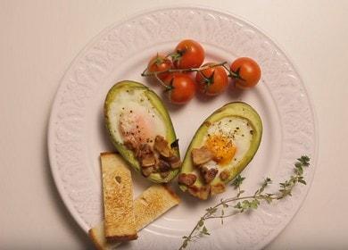 Colazione gustosa e salutare  con avocado