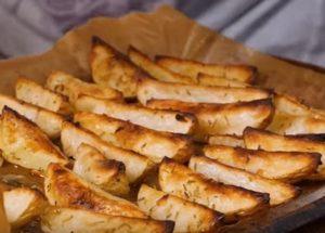 Patate incredibilmente gustose e appetitose a casa: cuciniamo secondo la ricetta con una foto.