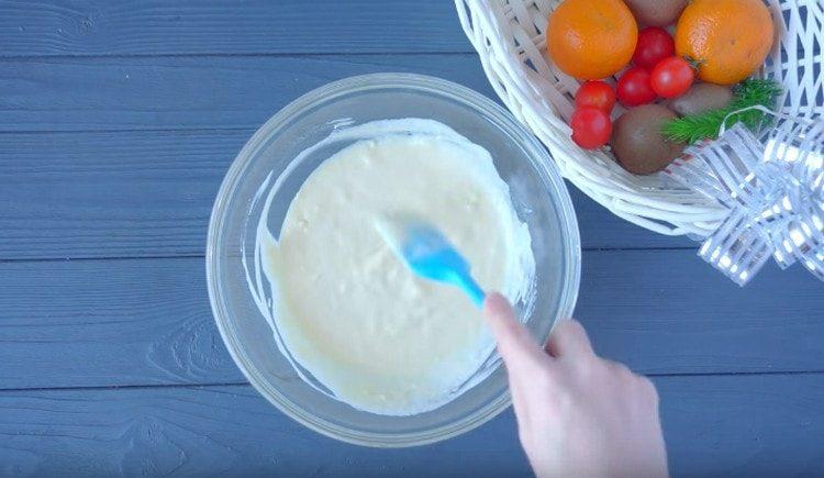 Mescola gli ingredienti liquidi.