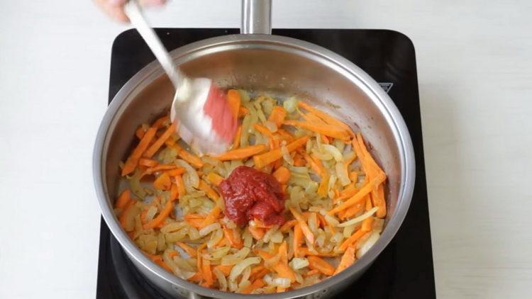 aggiungere il concentrato di pomodoro