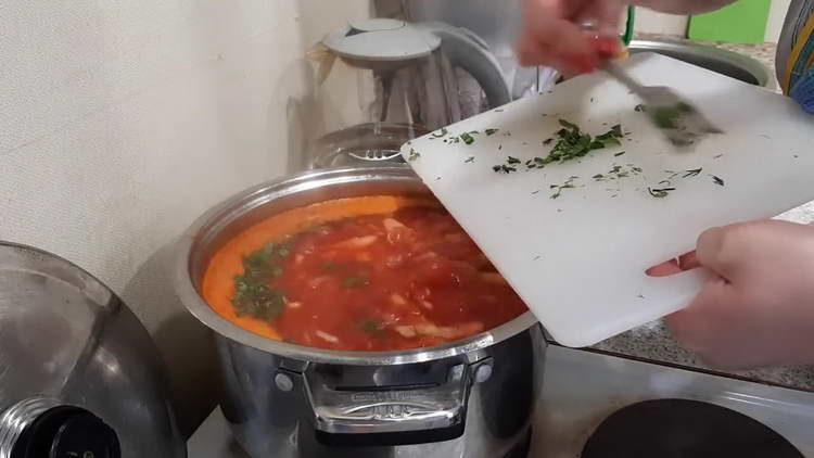 borsch su brodo di pollo