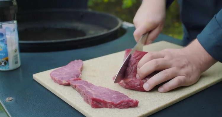 tritare la carne in bistecche