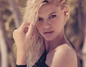 Kelly Rohrbach: 70 foto di un personaggio famoso