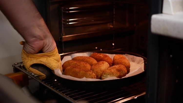 cotolette con formaggio all'interno della ricetta