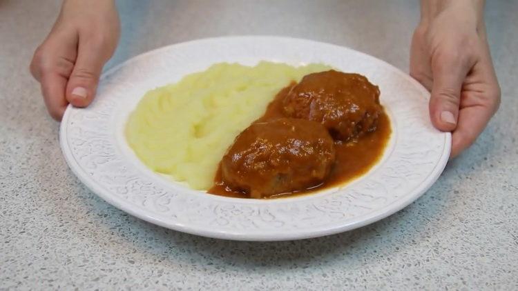 Gravy cutlet - tulad ng sa silid-kainan