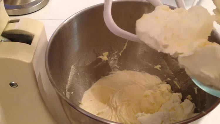 aggiungi la ricotta al mixer