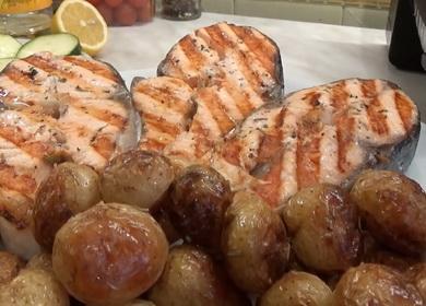 Bistecca di salmone alla griglia profumata e deliziosa 