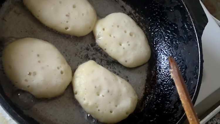 metti le frittelle in padella