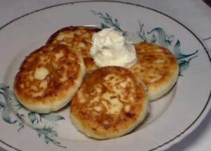 una semplice ricetta per frittelle di ricotta secondo la classica ricetta passo-passo