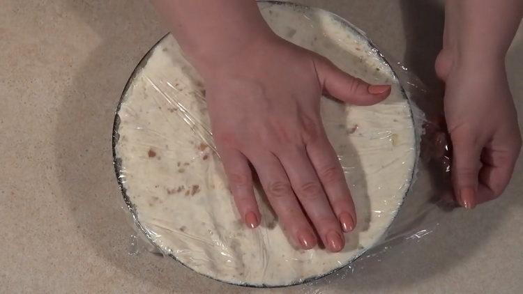 Torta di biscotti ricca e deliziosa senza cottura con una banana