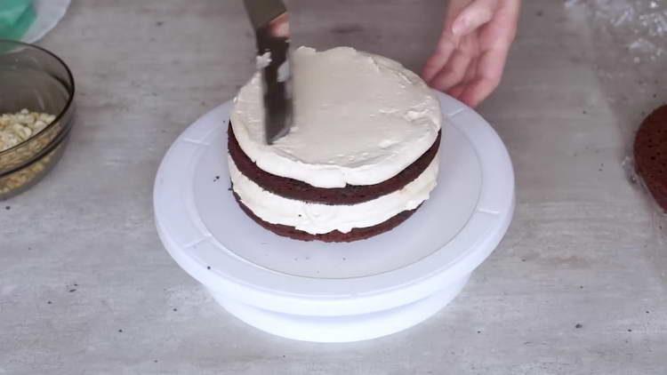 ungere la torta con la panna