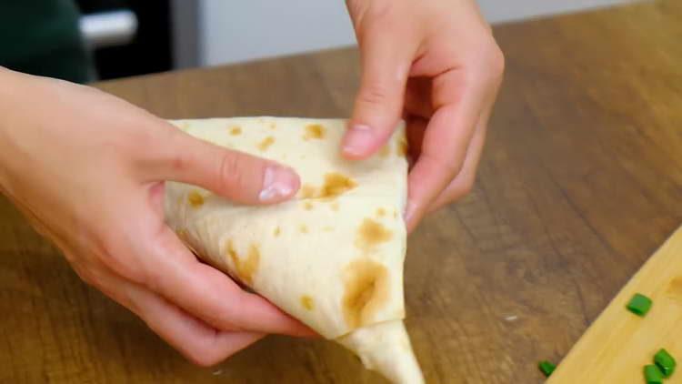 avvolgere il pane pita