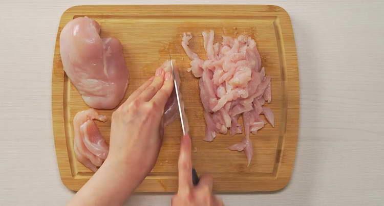 tritare il petto di pollo