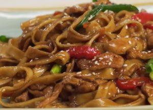 cucinare deliziosi udon con verdure